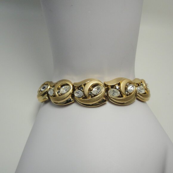 Crown Trifari Rhinestone Bracelet Gold Tone Mid Century Vintage 50s - 60s - Picture 8 of 9